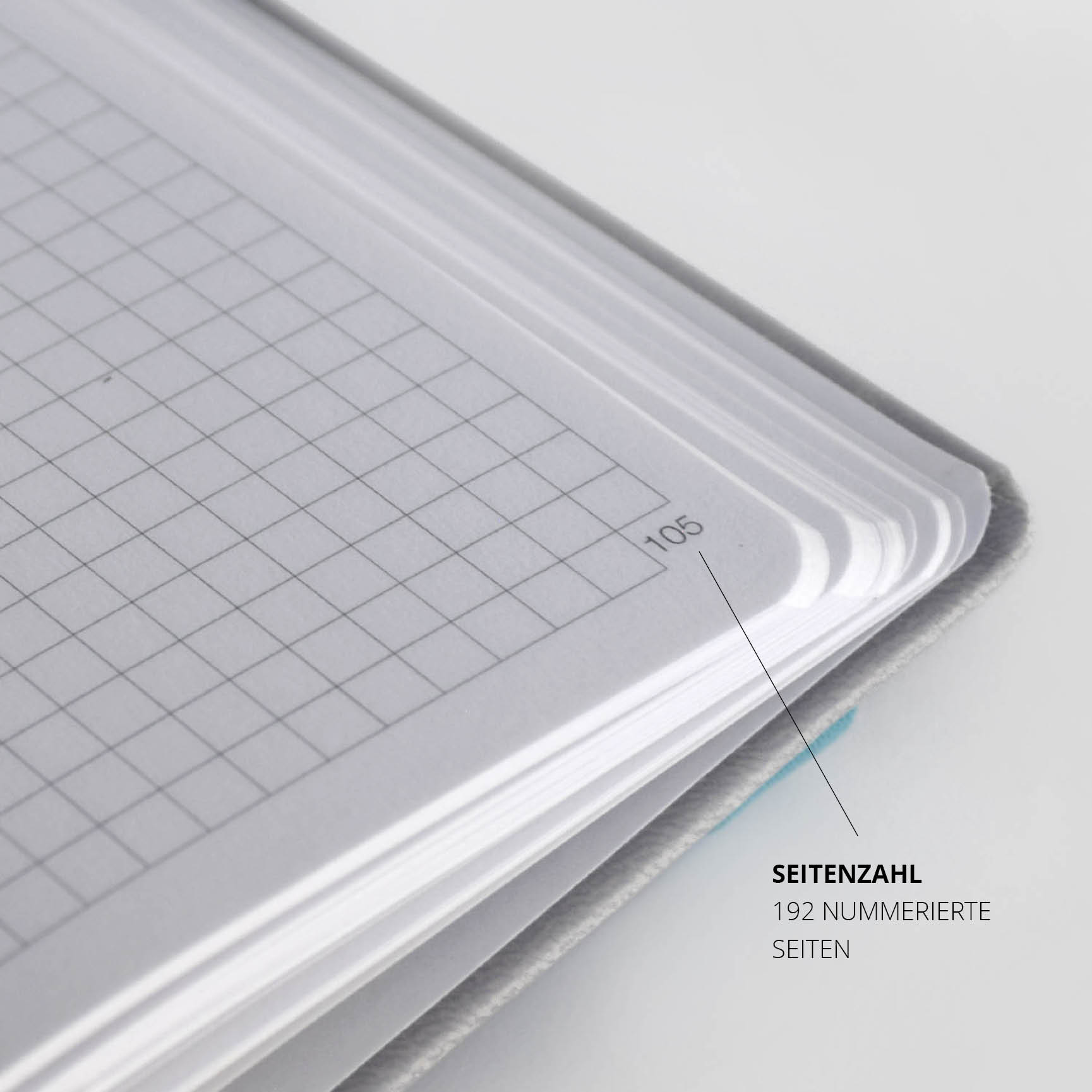 Detailaufnahme eines karierten Siemens-Notizbuchs mit nummerierten Seiten – Perfekt für strukturierte Notizen mit 192 nummerierten Seiten.