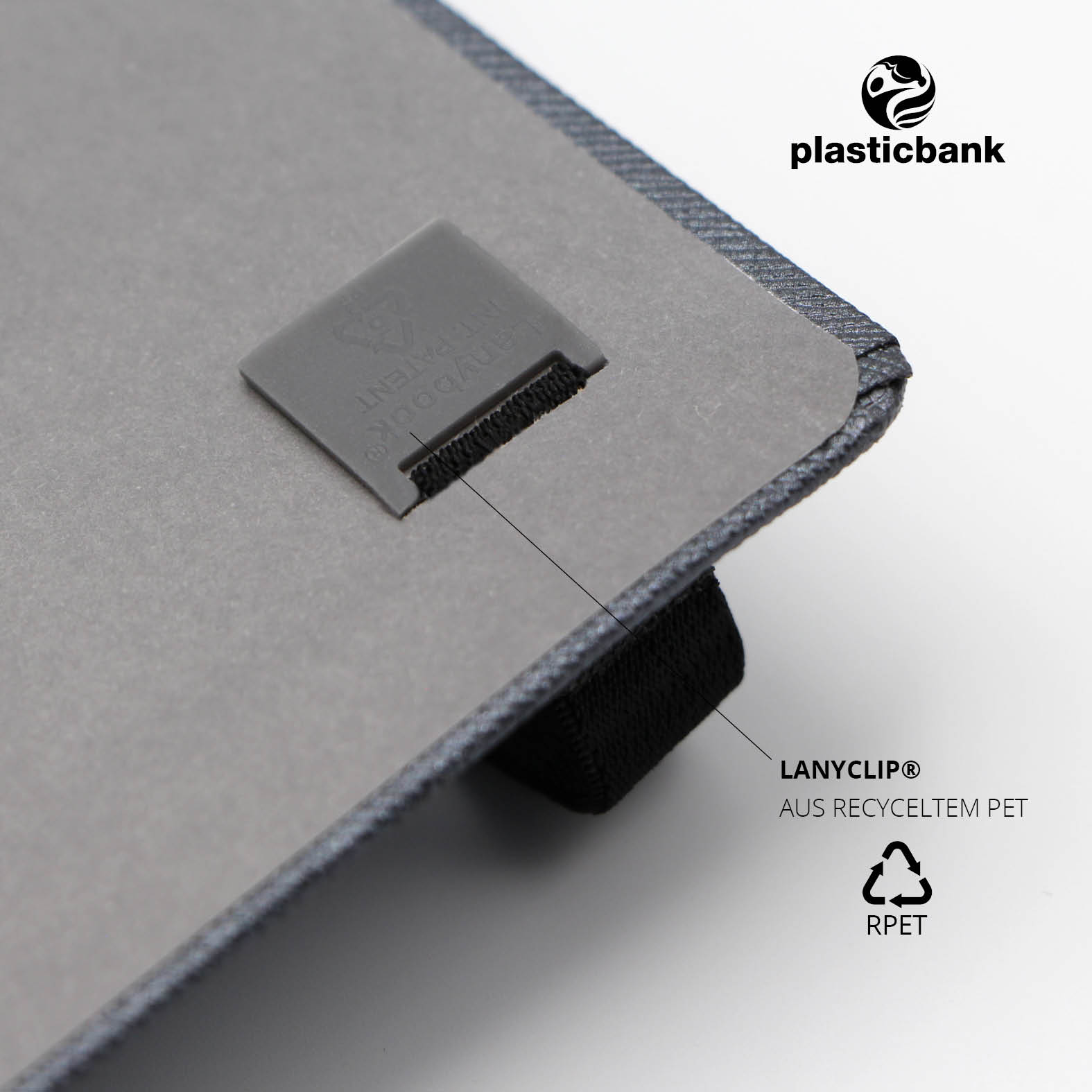 LanyClip aus recyceltem PET zur sicheren Fixierung des Lanybands am Lanybook Notizbuch, nachhaltige Materiallösung