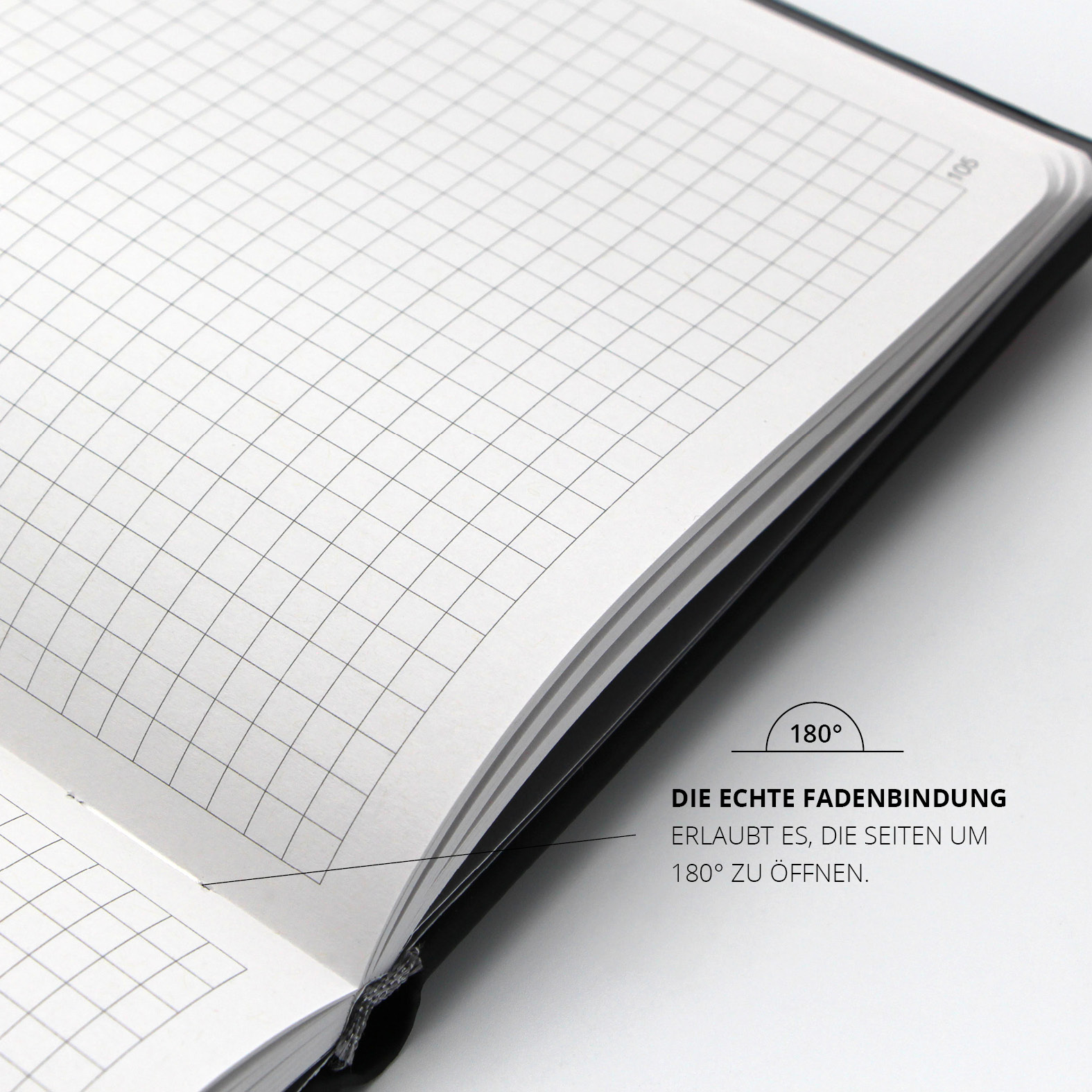 Aufgeschlagenes Lanybook® mit echter Fadenbindung. Die Seiten lassen sich flach auf 180° öffnen – ideal zum Schreiben und Skizzieren.